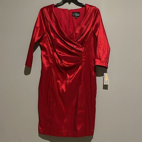 ALEX EVENINGS 
Ruched Sheath Dress - Picture 2 of 9